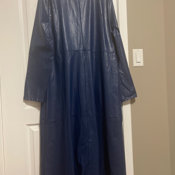 Leather trench coat - Picture 2 of 4